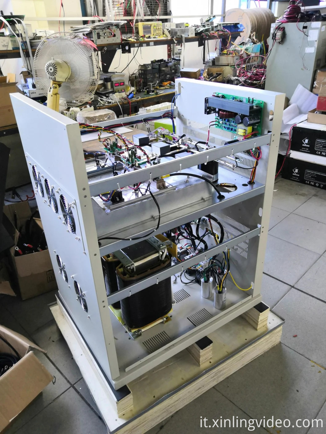 Whaylan a grande capacità da DC a AC Pure Sine Sine Solar Power Frequency Inverter Inverter a tre fasi da 16kW per uso domestico Uso di fabbrica